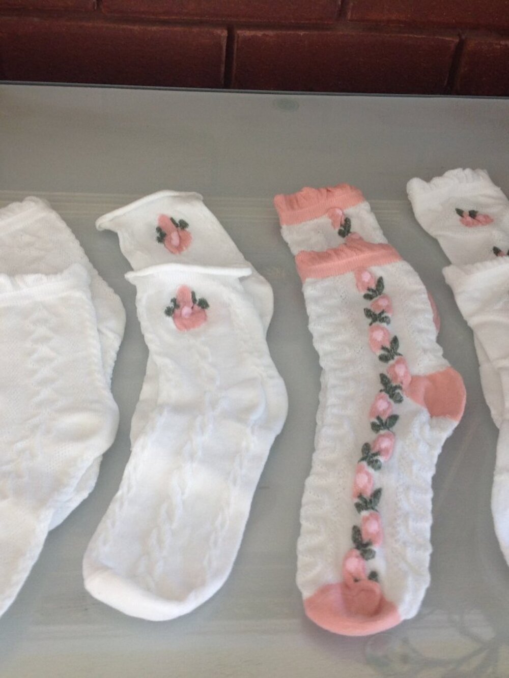 Women's White & Pink Embroidered Floral Ankle Socks